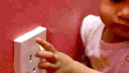 Hindari Listrik Dari Anak Kecil di Rumah, Ini Bahayanya!